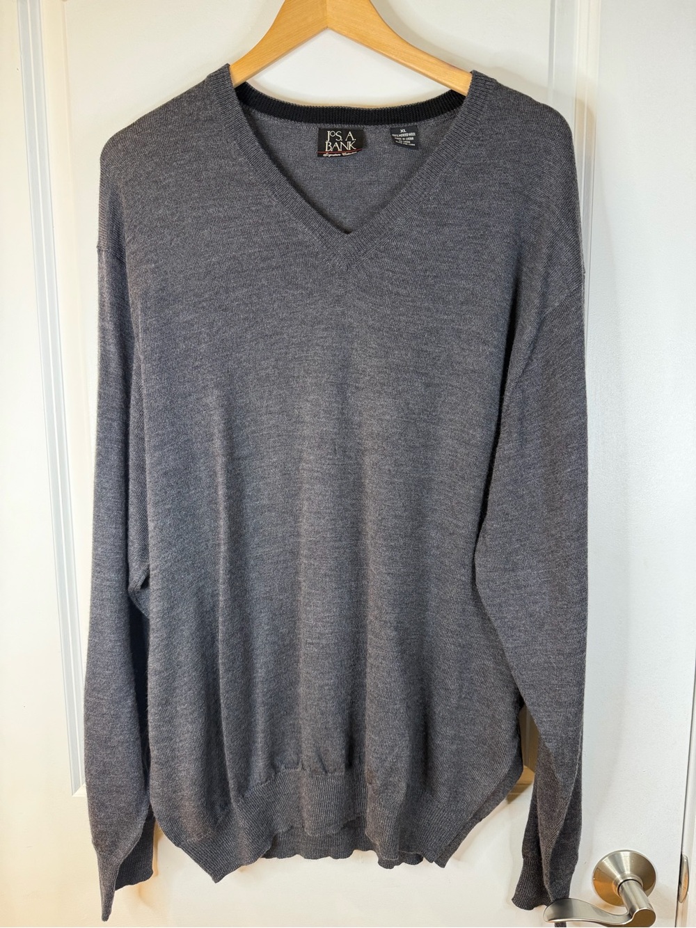 Vintage Jos. A. Bank Men's Merino Wool V-Neck Gray Sweater, size XL
